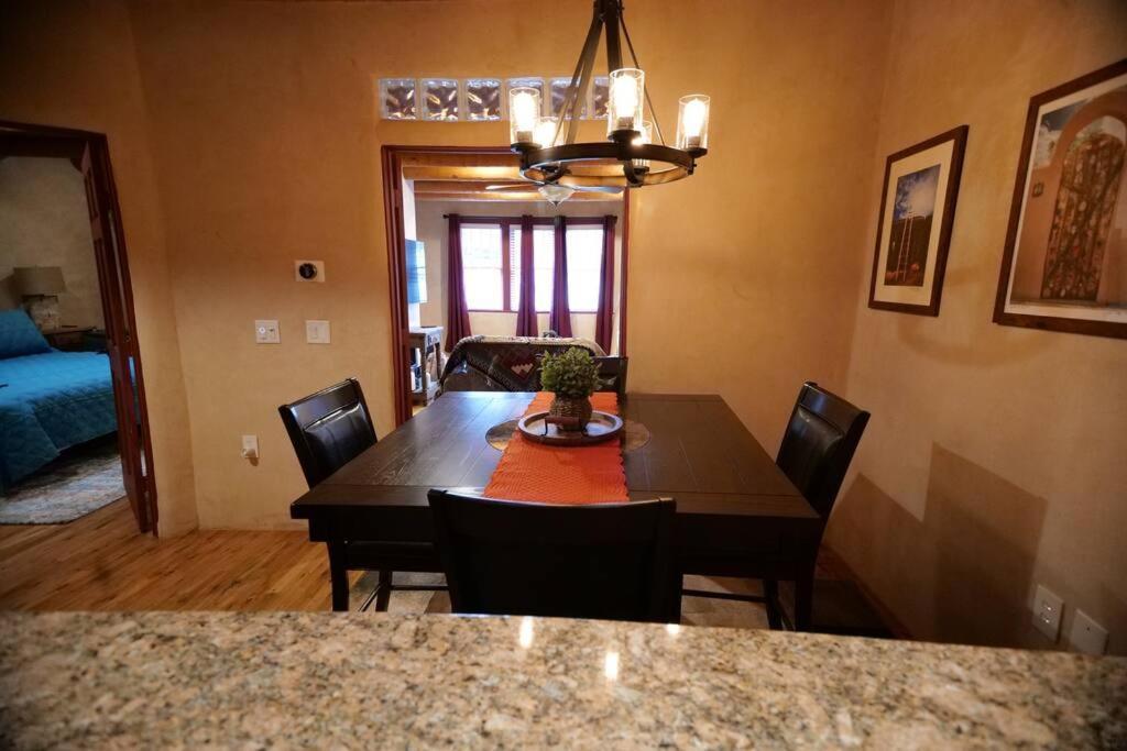 Enchanted Casita With Private Outdoor Hot Tub And Patio, Near Santa Fe Plaza, Sleeps 4 With Free Parking Buitenkant foto